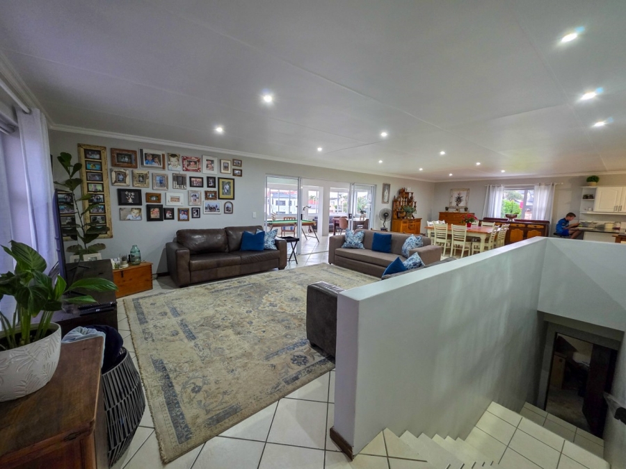 5 Bedroom Property for Sale in Wavecrest Eastern Cape